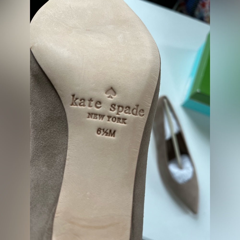 Kate Spade low heel pumps. Size 6.5 - Picture 6 of 10